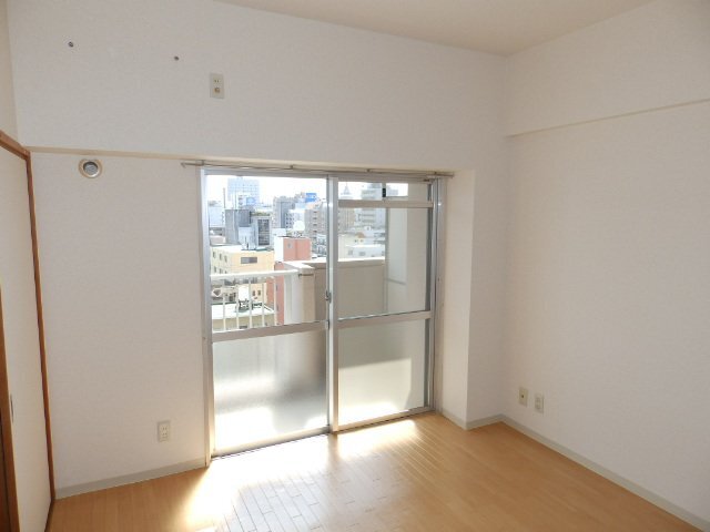 拡大写真:リアライズ栄 9階903の室内