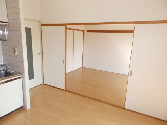 拡大写真:リアライズ栄 9階903の室内
