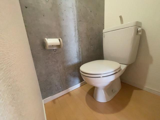 拡大写真：ラクロア 8階801のトイレ