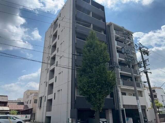 拡大写真：ラクロア 8階801の外観写真（昼）