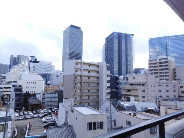 拡大写真：コアレジデンス 13階1303の６階から(イメージ)