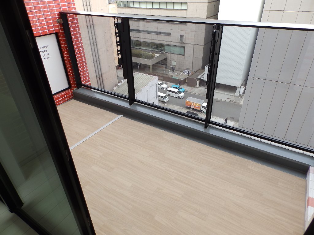 拡大写真：さくらHills NISHIKI Platinum Residence 7階706の反転タイプ　８階のベランダ(イメージ)