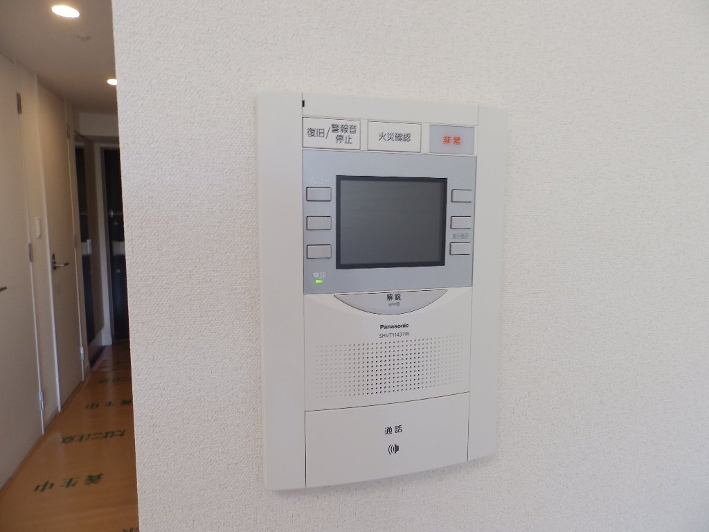 拡大写真：プレサンス新栄リベラ 7階701のカメラ付インターホン