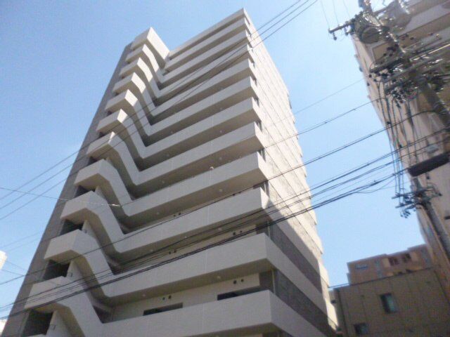 拡大写真：アースグランデ泉 4階401の外観写真（昼）