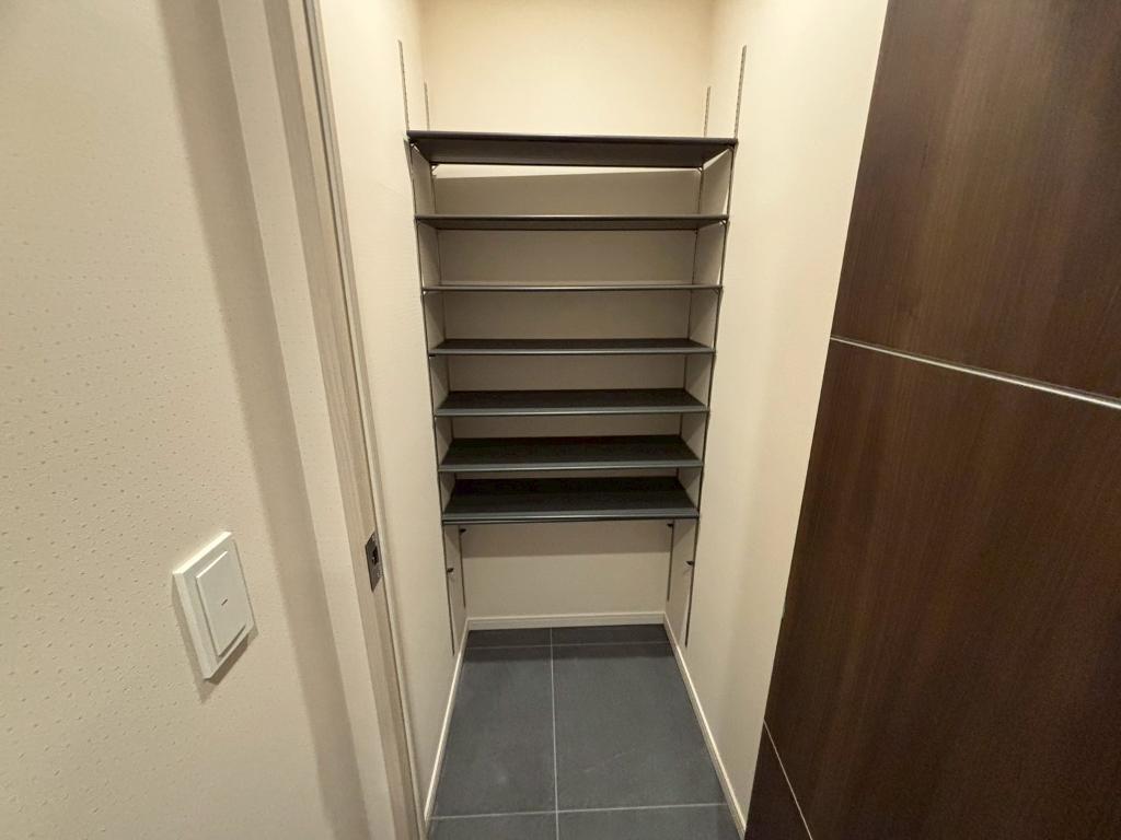 拡大写真:さくらHills ROKUBAN Platinum Residence 10階1002の下駄箱(イメージ)