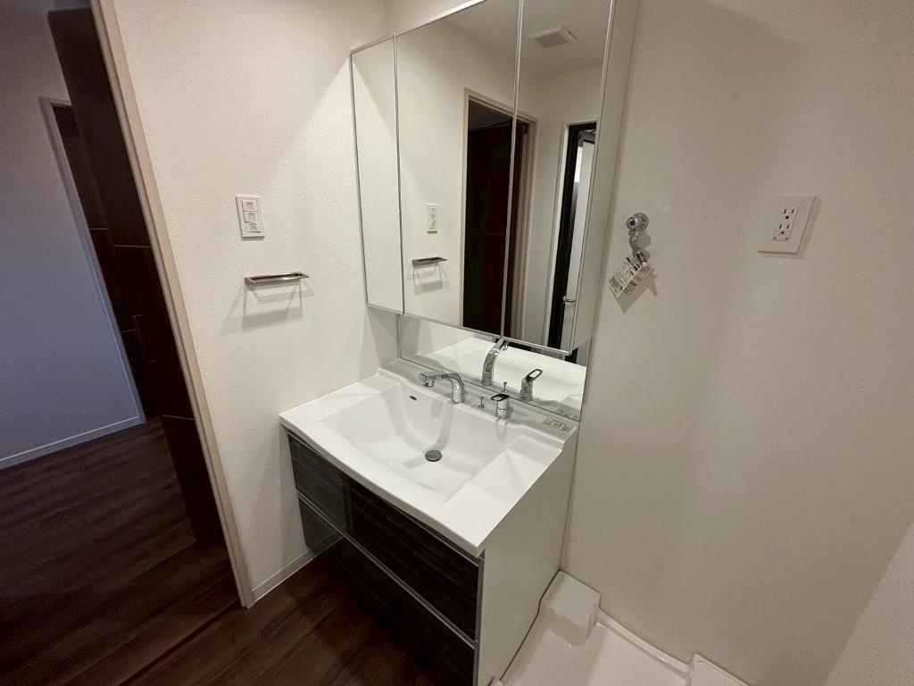 拡大写真:さくらHills ROKUBAN Platinum Residence 10階1002の洗面(イメージ)