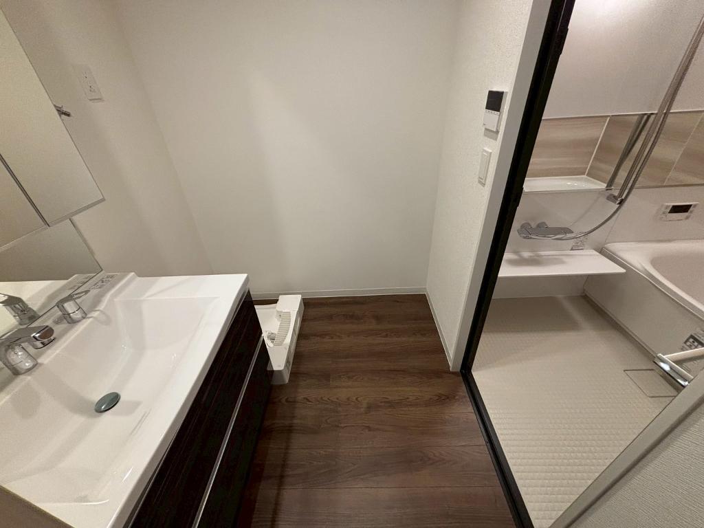 拡大写真:さくらHills ROKUBAN Platinum Residence 10階1002の脱衣所(イメージ)
