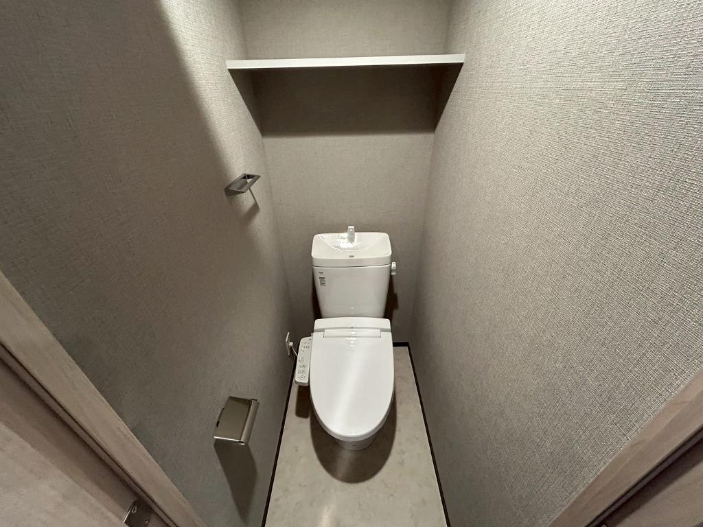 拡大写真:メイクスアート金山SOUTH 8階808のシャワー付トイレ