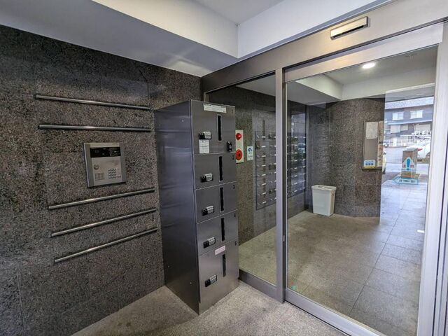 拡大写真：FLAT12 2階205の外観写真（昼）