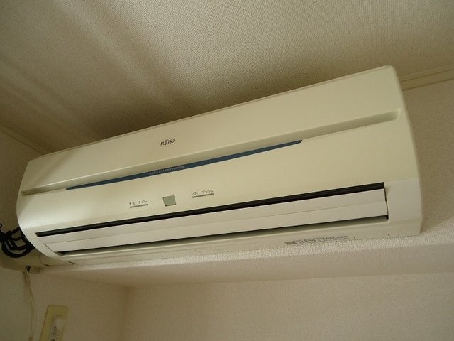 拡大写真:クールヴィヴァーチェB 1階102のエアコン