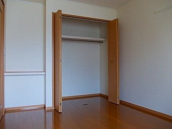 拡大写真:クールヴィヴァーチェB 1階102のクローゼット