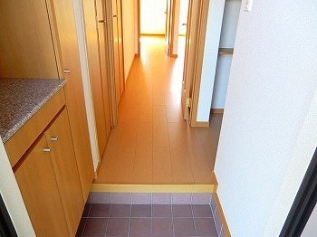 拡大写真:ベイローレル 1階103の玄関