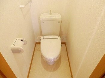 拡大写真:ベイローレル 1階103のシャワー付トイレ