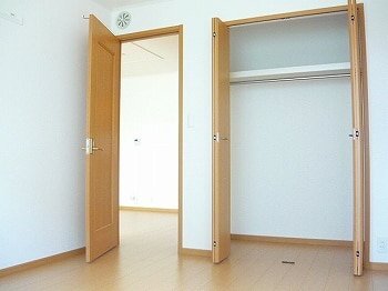 拡大写真:ベイローレル 1階103のクローゼット