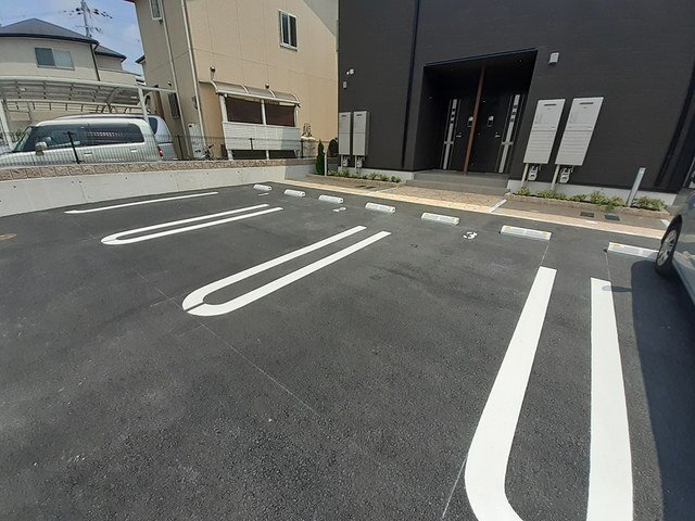 拡大写真:コンフォースHISAGO 2階201の駐車場