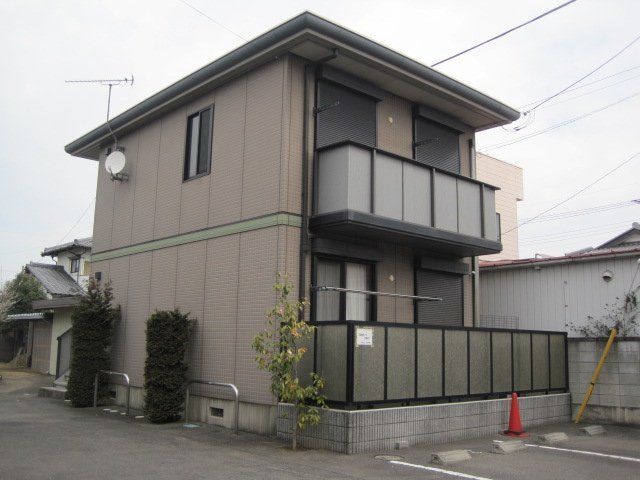 拡大写真：伊勢崎市除ケ町 1階103の外観写真（昼）