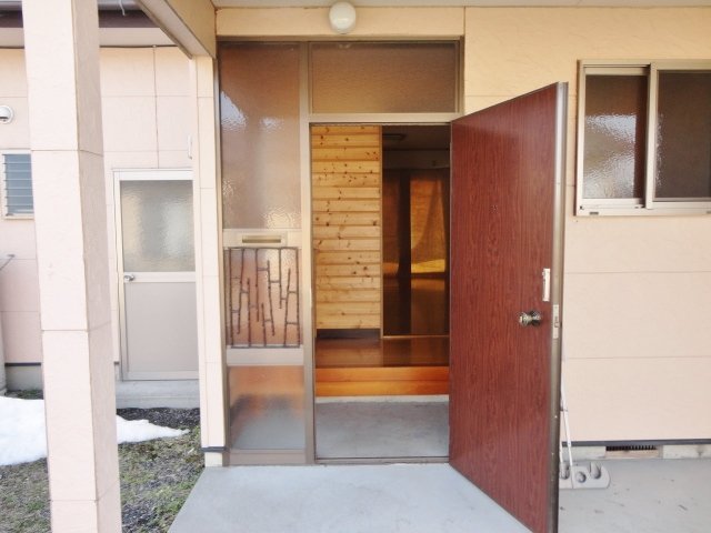 拡大写真：伊勢崎市下触町 1階Aの玄関