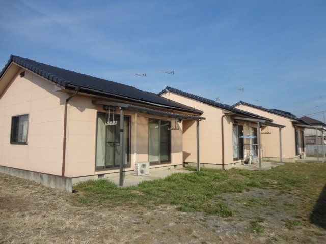 拡大写真：伊勢崎市下触町 1階Aの外観写真（昼）