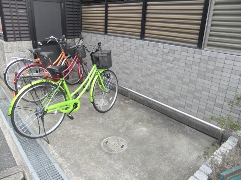 拡大写真:ファミーユイシハラ 3階301の駐輪場