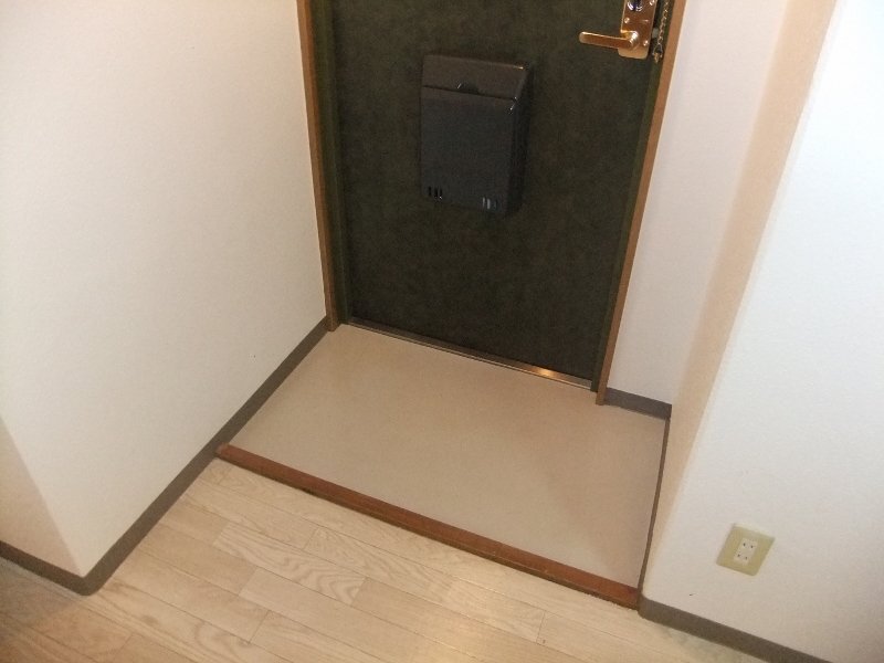 拡大写真:ファミーユイシハラ 3階301の玄関