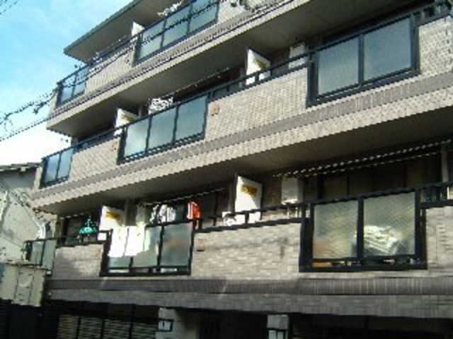 拡大写真:ファミーユイシハラ 3階301の外観写真(昼)
