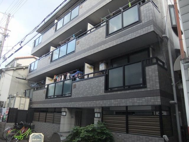 ファミーユイシハラの外観