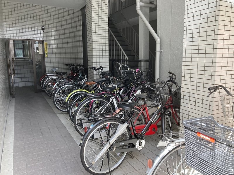 拡大写真:グレープハイツ 1階101の駐輪場