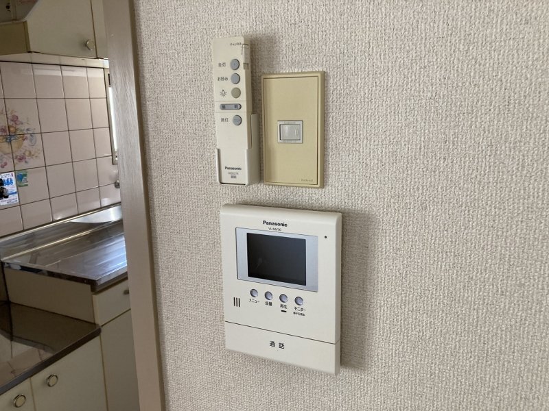拡大写真:グレープハイツ 1階101のカメラ付インターホン