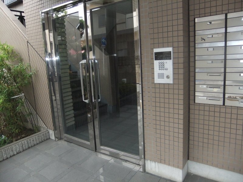 拡大写真:ビエンフェオークラ 2階203のオートロック