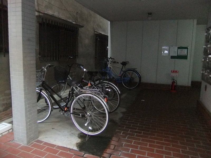 拡大写真:パーソナル20番館 3階305の駐輪場