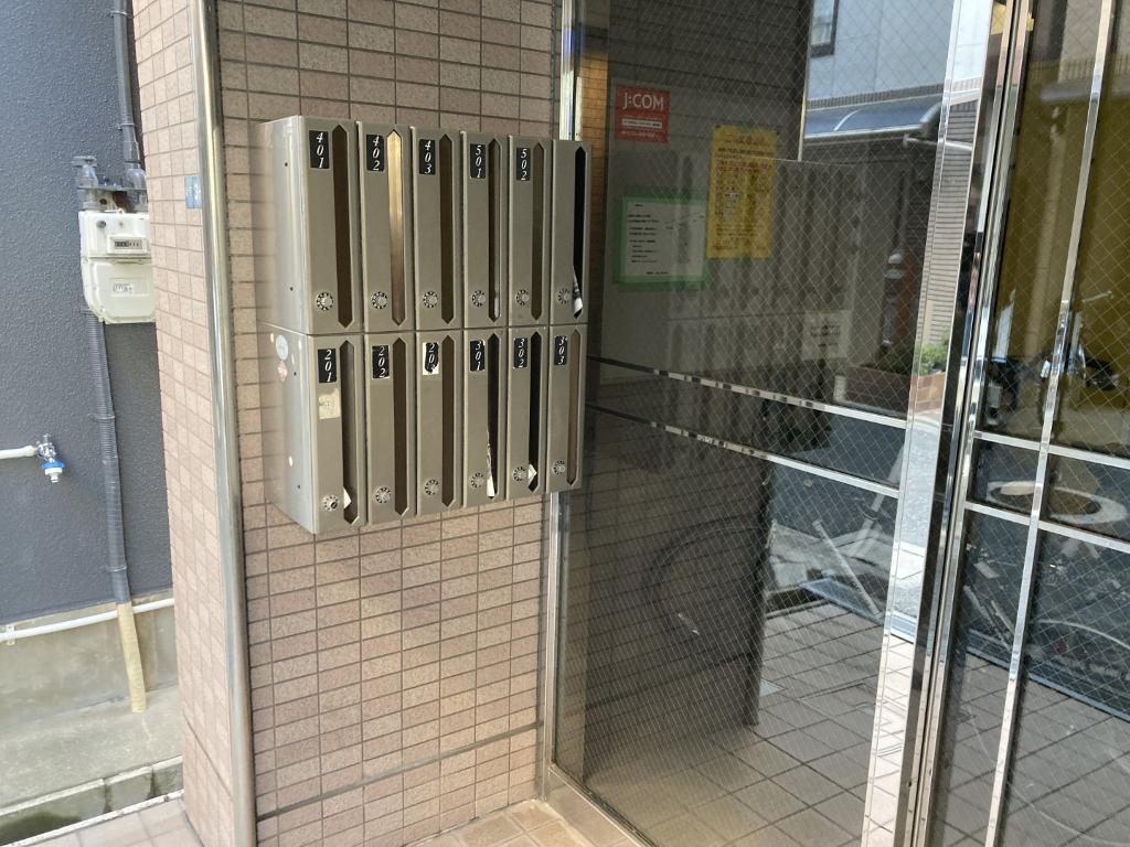 拡大写真：ミレニアム門真 2階201のメールボックス