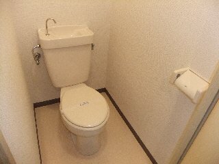 拡大写真：第２明成ハイツ 3階302のトイレ