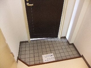 拡大写真：第２明成ハイツ 3階302の玄関