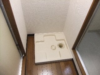 拡大写真：朝日マンション 3階205の室内洗濯機置場