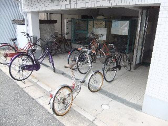 拡大写真：朝日マンション 3階205の外観写真（昼）