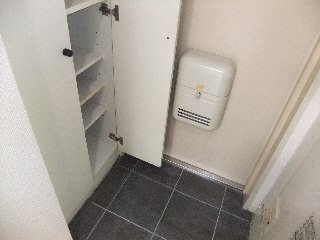 拡大写真：フェルティーシャトー守口 4階408の玄関