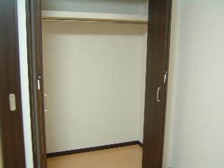 拡大写真:アンプルールクラージュ アミティエ 2階202のクローゼット