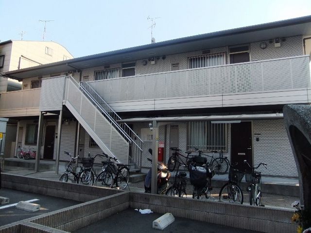 拡大写真:メープル 2階201の外観写真(昼)