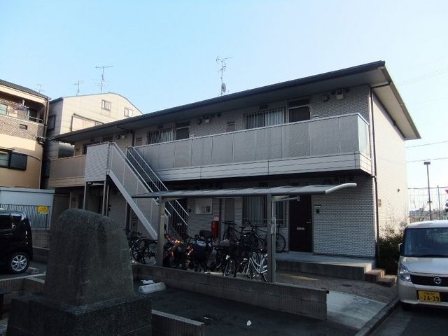 拡大写真:メープル 2階201の外観写真(昼)
