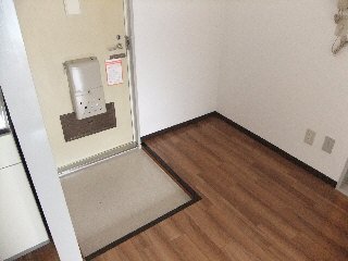拡大写真：ハイツカオル 2階202の玄関