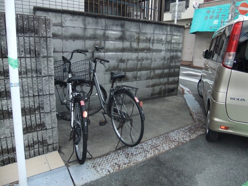 拡大写真:南紀マンション 4階402の駐輪場