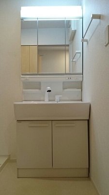 拡大写真:エアル 2階201の洗髪洗面化粧台