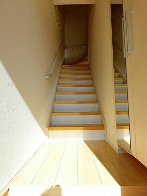 拡大写真:フルームABC 2階B201の玄関
