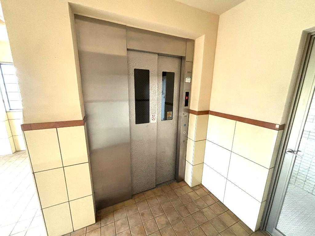 拡大写真:クレイン小塙Ⅱ 4階402のエレベーター