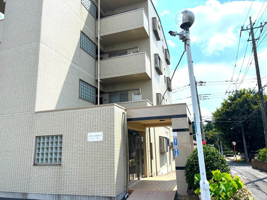 拡大写真:クレイン小塙Ⅱ 4階402の防犯カメラ付きエントランス