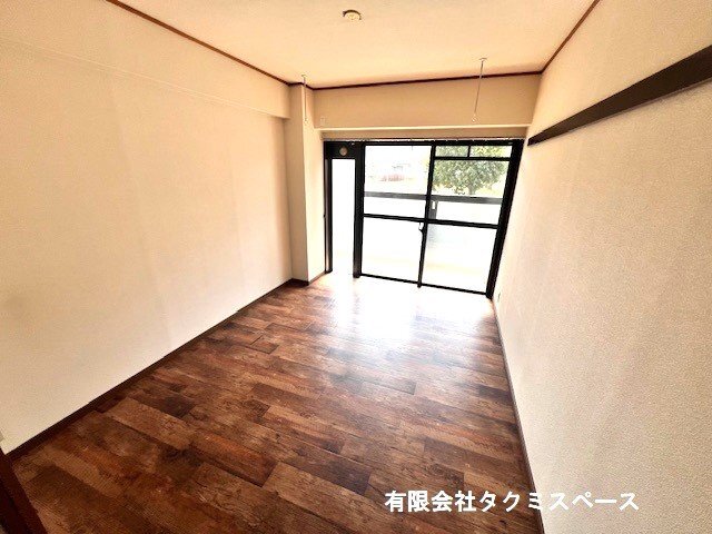 拡大写真:サンパーク鈴蘭 1階101のリビング
