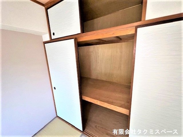 拡大写真:サンパーク鈴蘭 1階101の押入れ