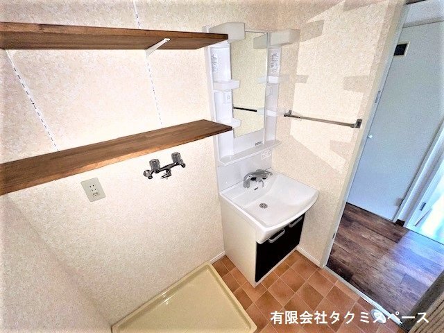 拡大写真:サンパーク鈴蘭 1階101の洗髪洗面化粧台