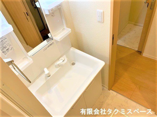 拡大写真:シャーメゾンリベルテ谷上 1階101の洗髪洗面化粧台