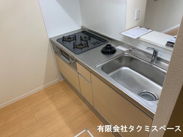 拡大写真:シャーメゾンリベルテ谷上 1階101のシステムキッチン